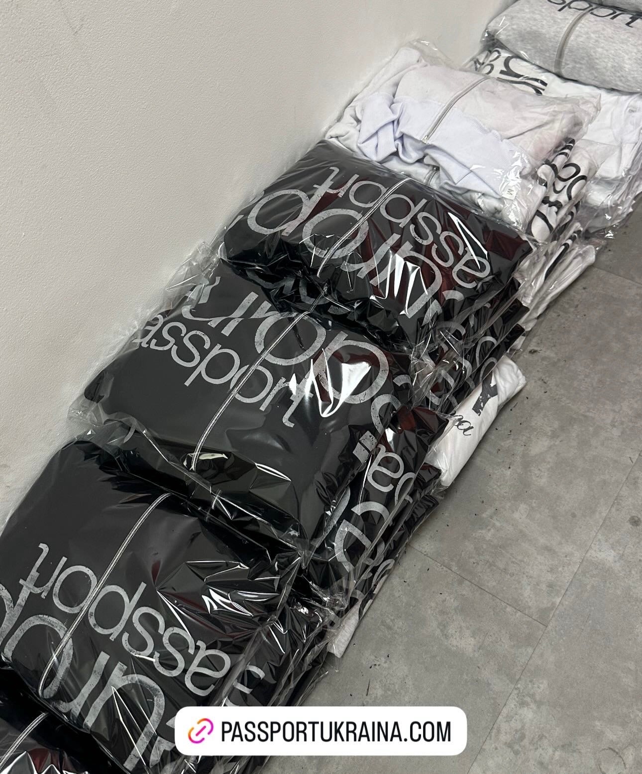 EUROPA ZIP BLACK